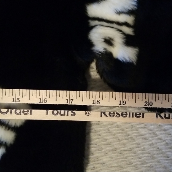 Victorias Secret PINK Black Faux Fur Sweater White PINK logo XS - Picture 6 of 10